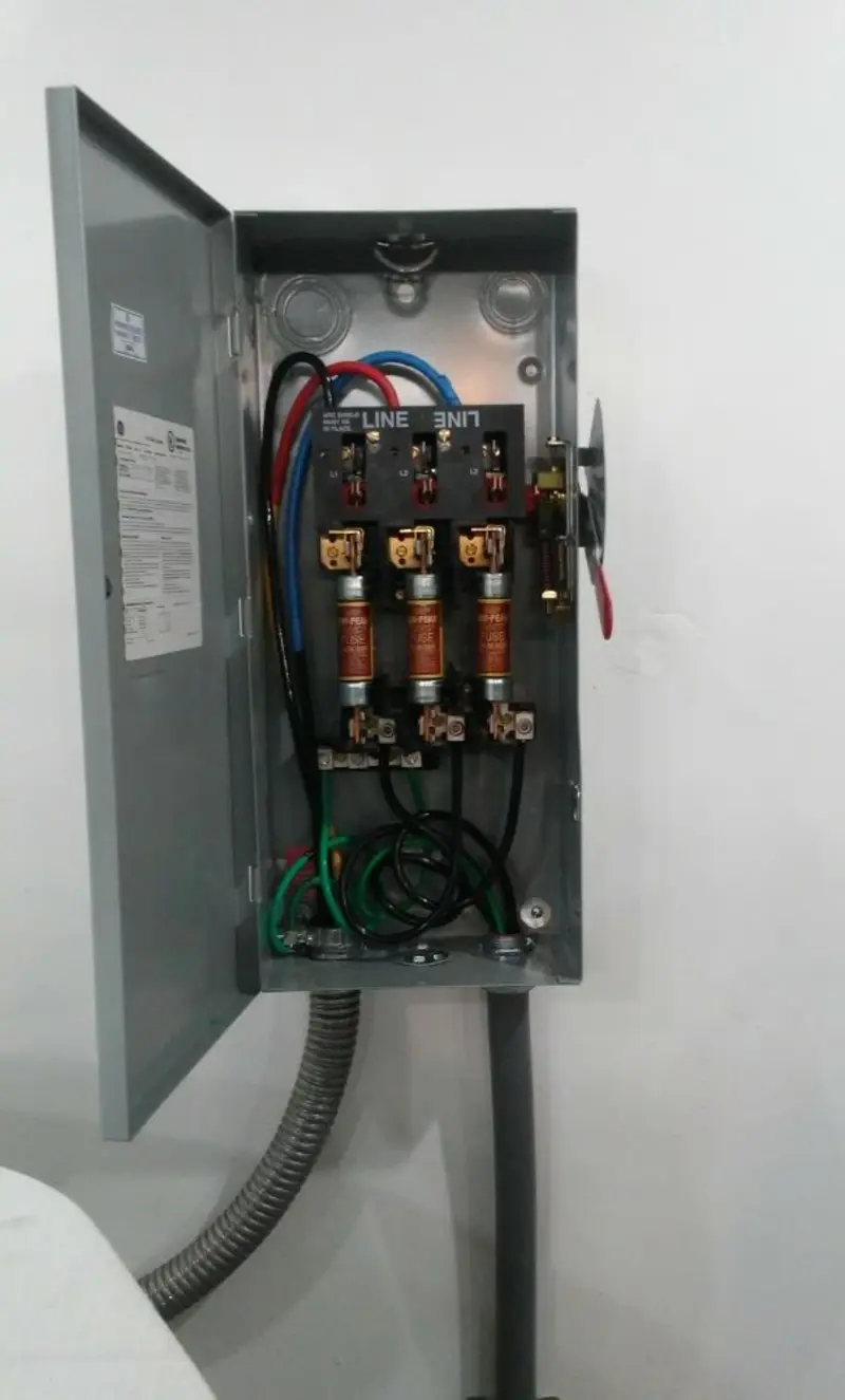 Three-phase disconnect switch installed for Smoke Detector Installation in Rittman
